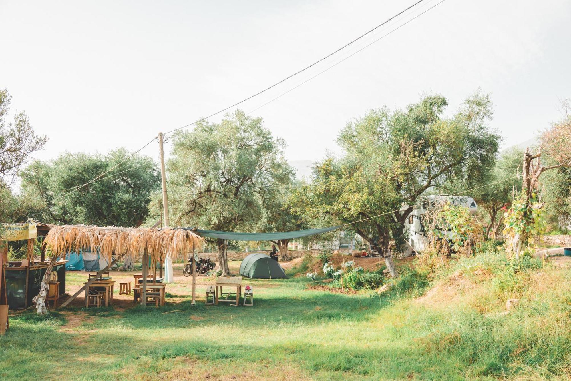 Hôtel Olive Camping à Himarë Extérieur photo